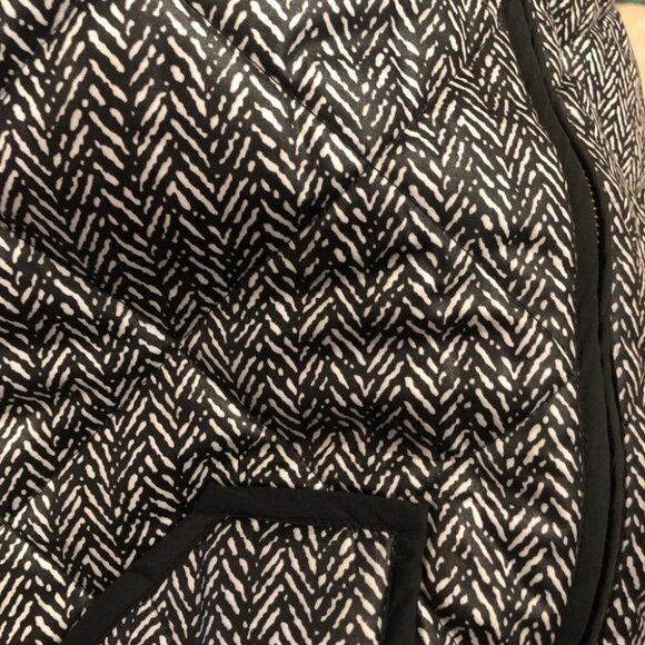 DEE ELLE Lightweight Black & White Puffer Vest - Picture 7 of 7